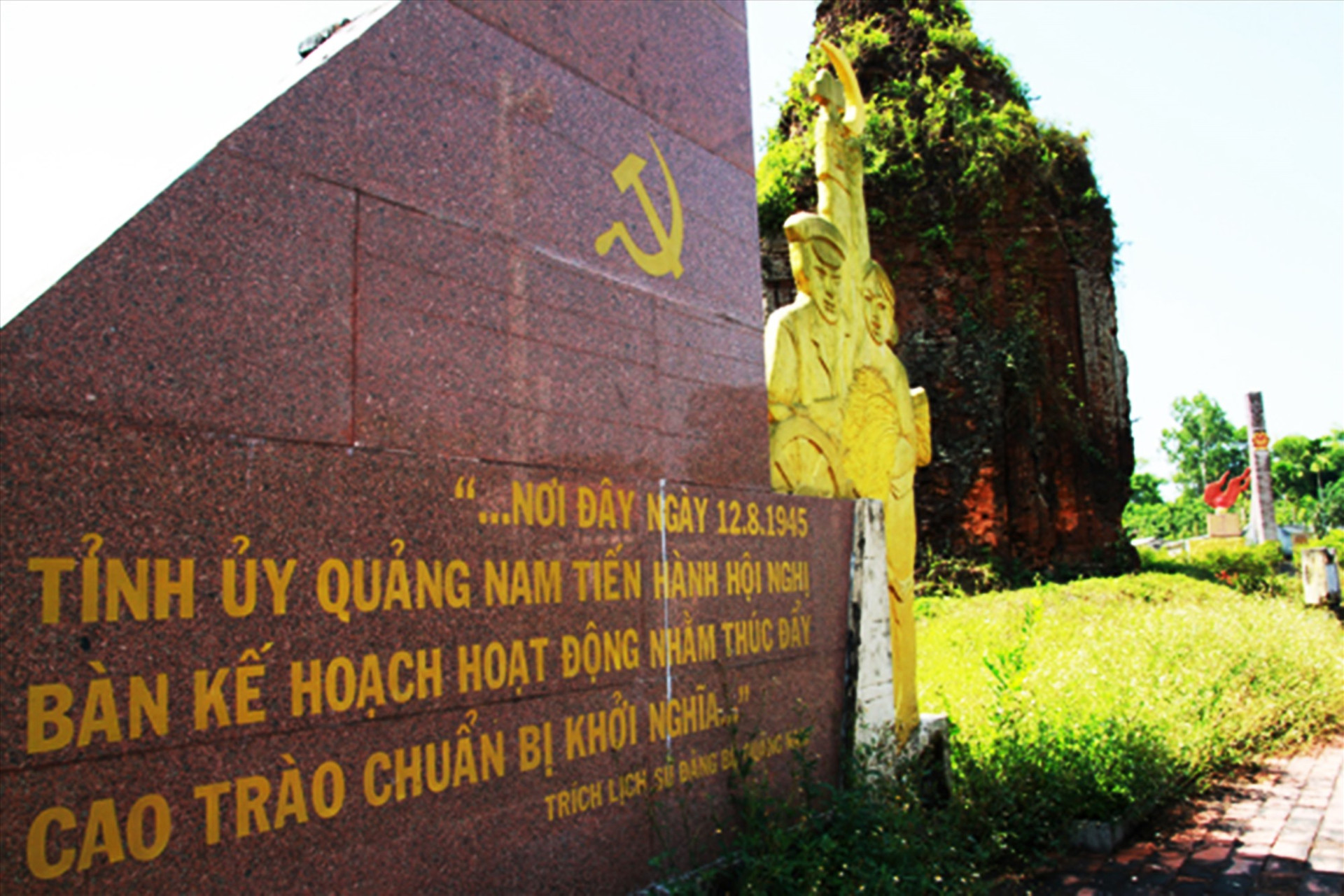 Khu vực vườn nhà ông Nguyễn Chiến (nay là thôn Khương Mỹ, xã Tam Xuân 1, Núi Thành) - nơi Tỉnh ủy tổ chức Hội nghị mở rộng quyết định Tổng khởi nghĩa 1945