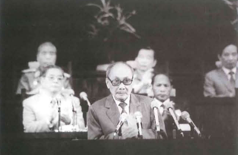 Đồng chí Võ Chí Công đọc diễn văn khai mạc Đại hội Đảng toàn quốc lần thứ VII (24.6.1991). Ảnh tư liệu