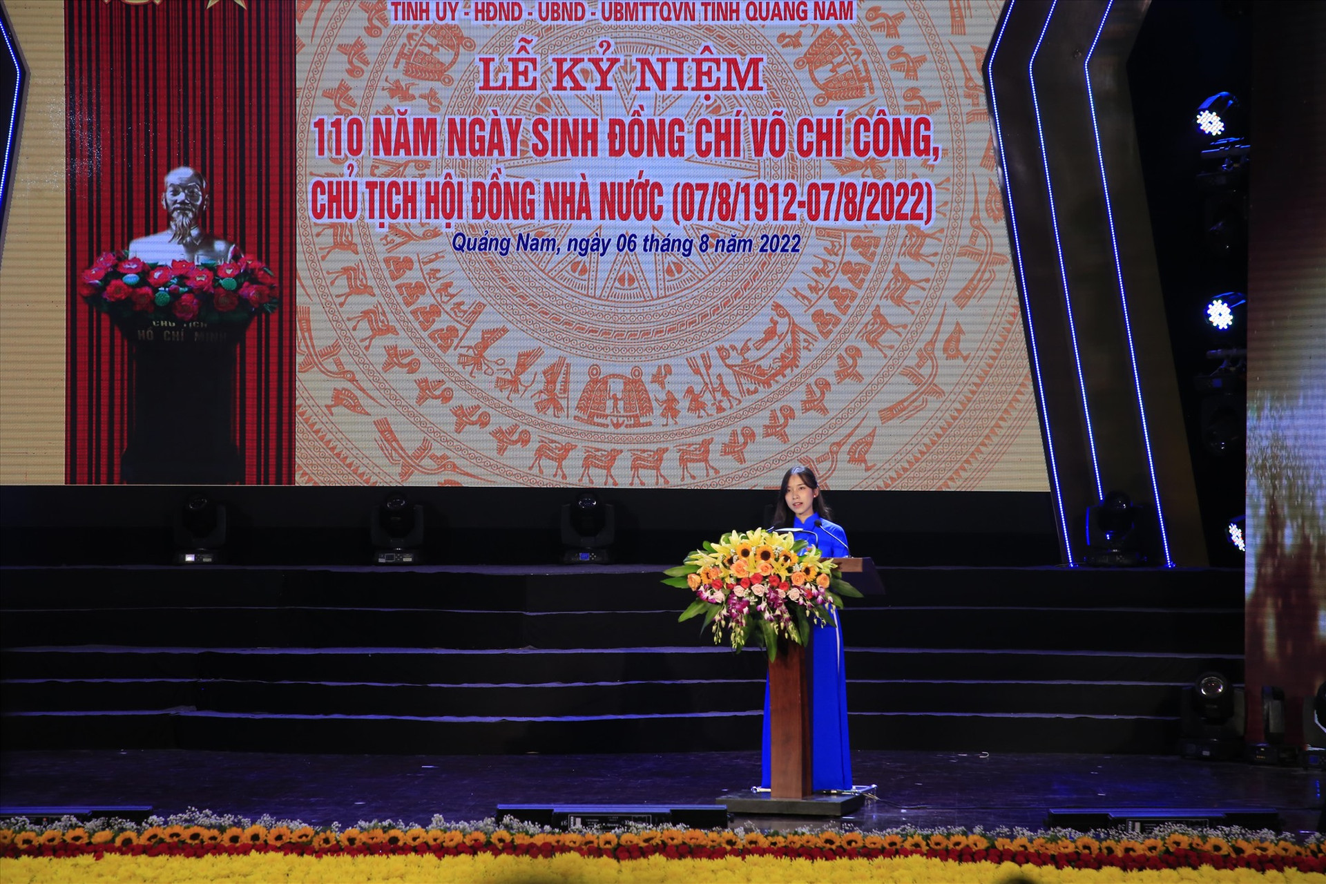 Cô giáo Phan Vũ Thùy Trân đại diện thế hệ trẻ phát biểu tại lễ kỷ niệm. Ảnh: P.V