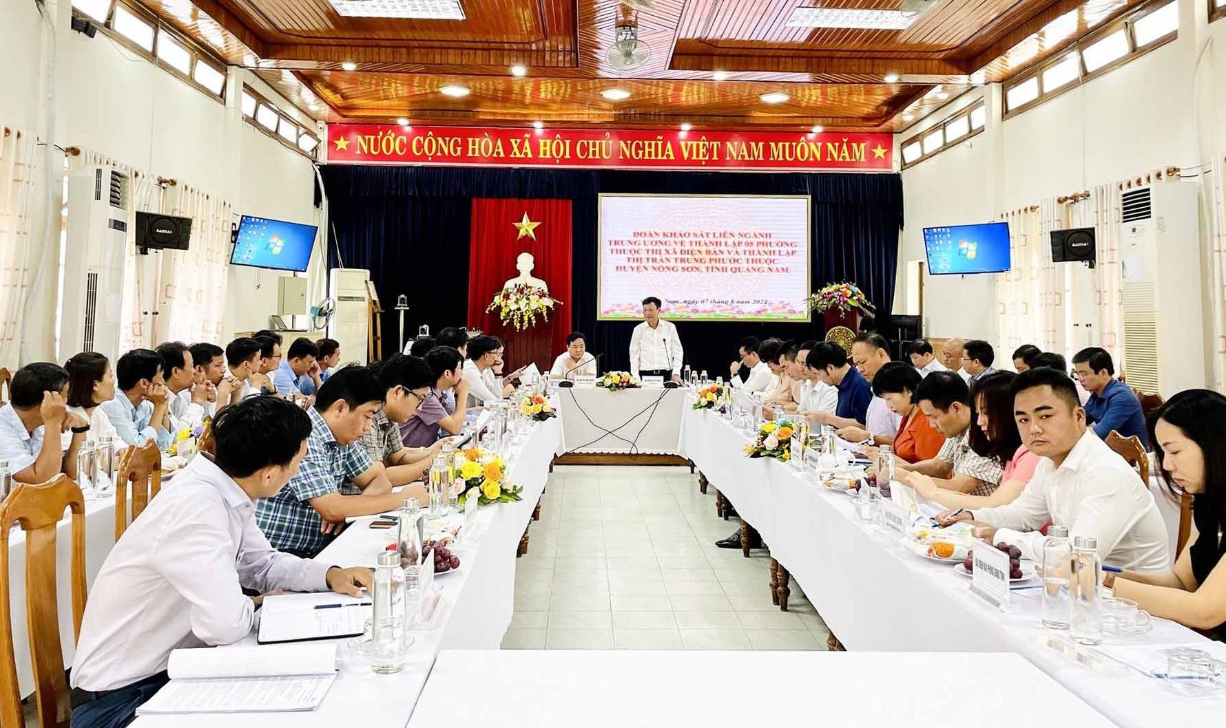 Thứ trưởng Bộ Nội vụ Nguyễn Duy Thăng - trưởng đoàn khảo sát liên ngành Trung ương phát biểu tại buổi làm việc. Ảnh TÂM LÊ