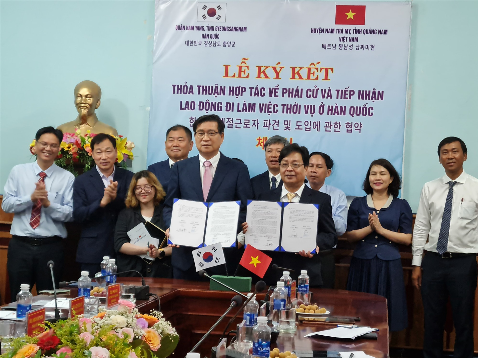 Huyện Nam Trà My và quận Ham Yang ký kết thỏa thuận hợp tác lao động. Ảnh: D.L