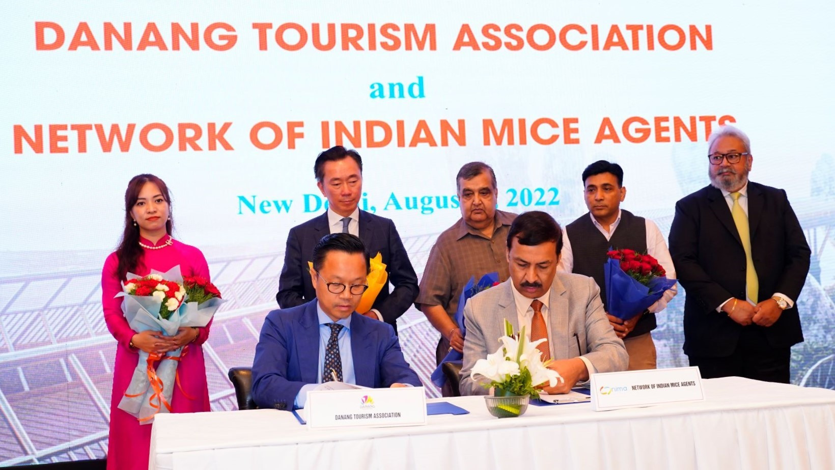 Trung tâm Xúc tiến du lịch  Đà Nẵng ký hợp tác với Mạng lưới các đối tác lữ hành MICE Ấn Độ (NINA) tại New Delhi ngày 4.8.2022. Ảnh danang fantasticity