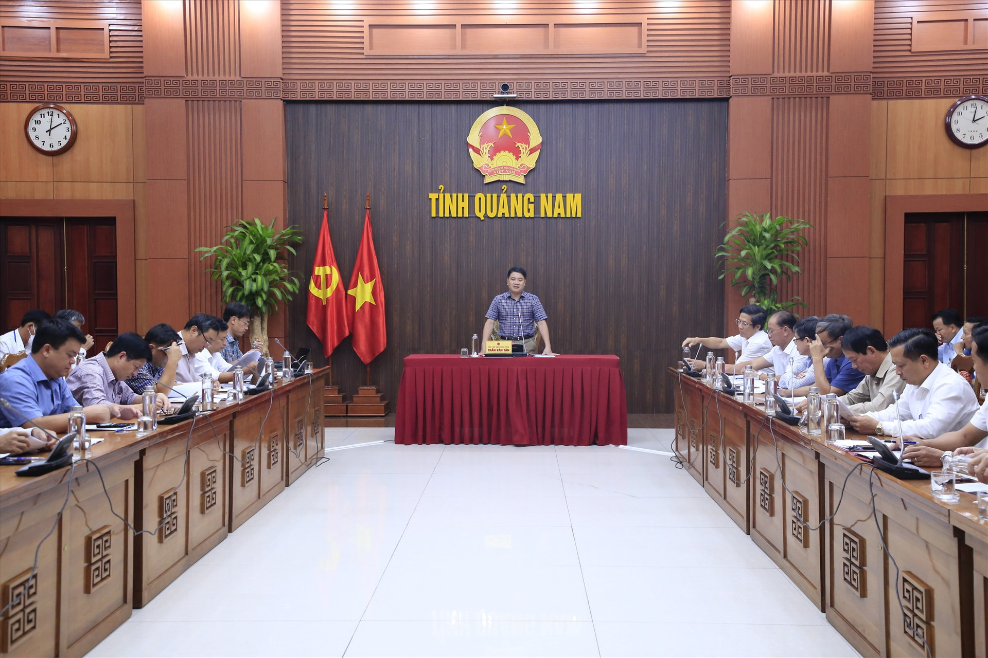 Phó Chủ tịch UBND tỉnh Trần Văn Tân phát biểu tại hội nghị. Ảnh: T.C