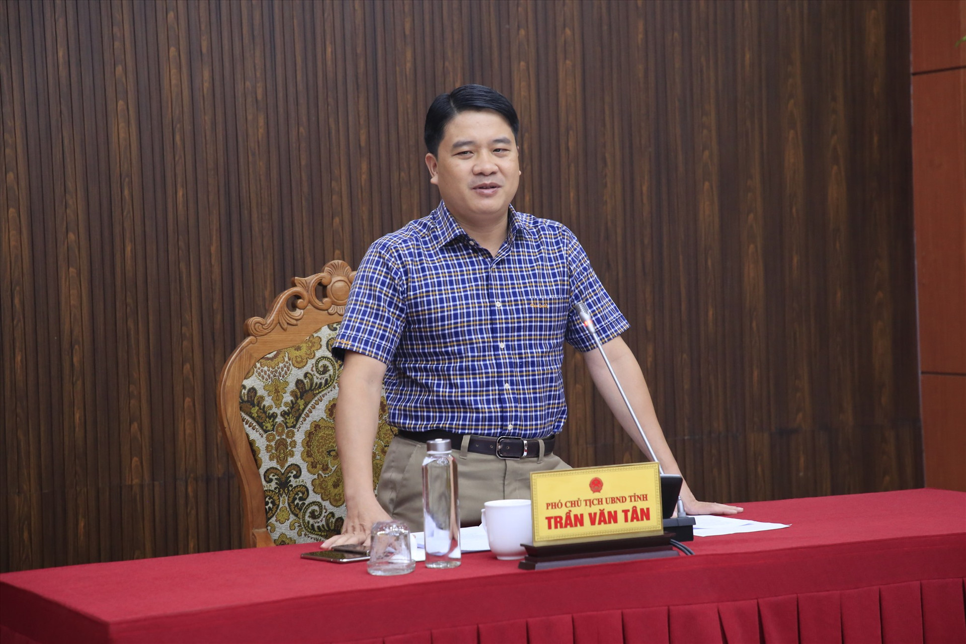 Đồng chí Trần Văn Tân đề nghị các địa phương tích cực vận dụng các quy định, theo hướng đảm bảo lợi ích của người dân, tuân thủ chặt chẽ các văn bản, quy định của Nhà nước. Ảnh: T.C