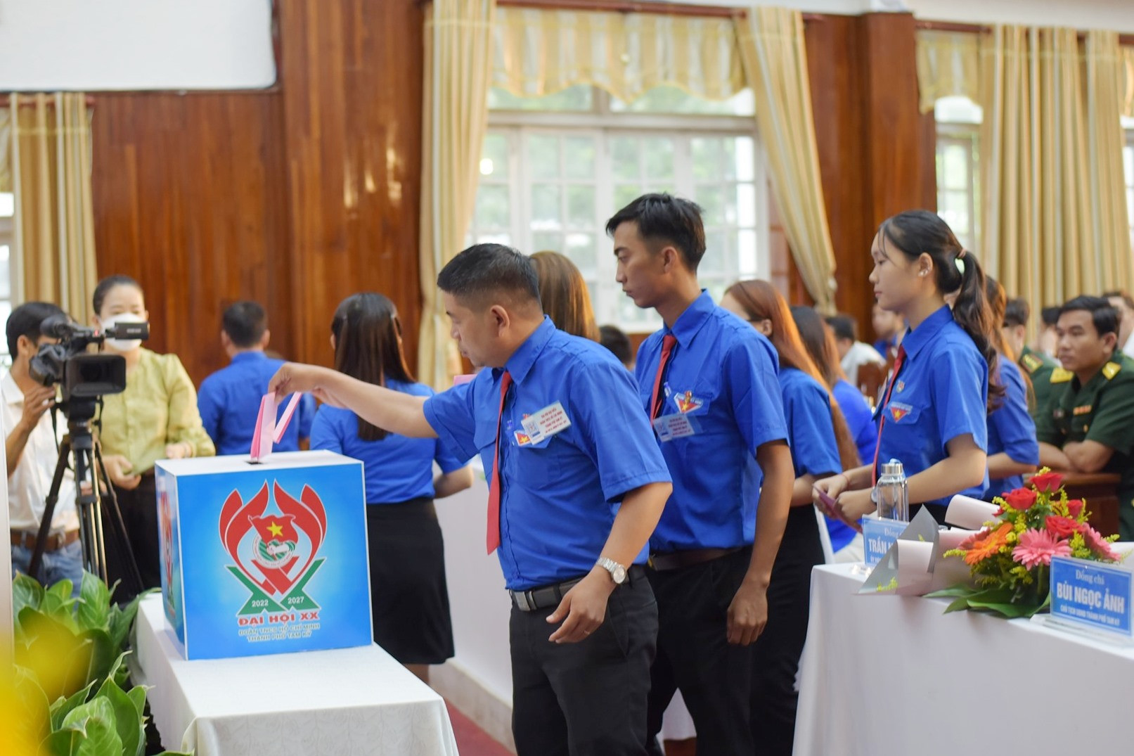 Đại biểu bỏ phiếu bầu đoàn đại biểu dự Đại hội đại biểu Đoàn TNCS Hồ Chí Minh tỉnh Quảng Nam, nhiệm kỳ 2022-2027. Ảnh: H.N