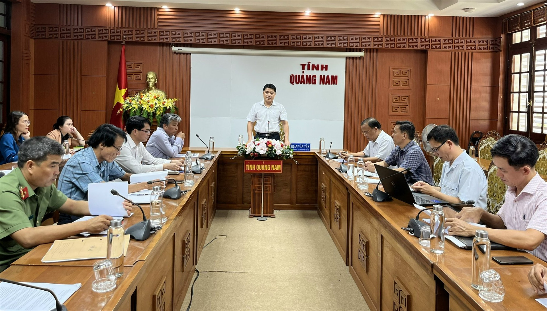 Phó Chủ tịch UBND tỉnh Trần Văn Tân yêu cầu phải chuẩn bị tổ chức kỳ thi nghiêm túc. Ảnh: X.H