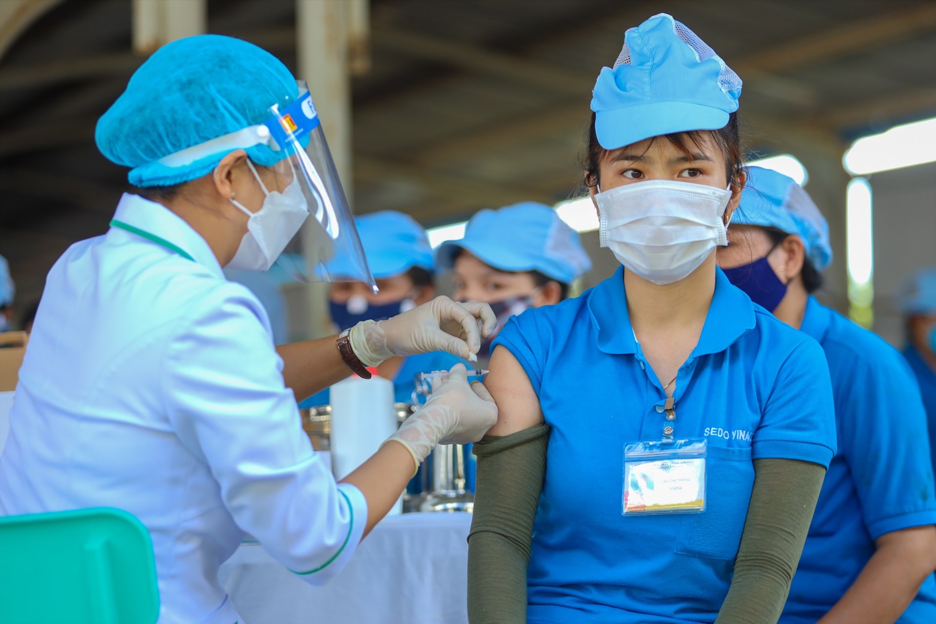 Đẩy nhanh tiến độ tiêm các mũi nhắc lại là yêu cầu đặt ra trong thời gian tới tại Quảng Nam. Ảnh: K.L