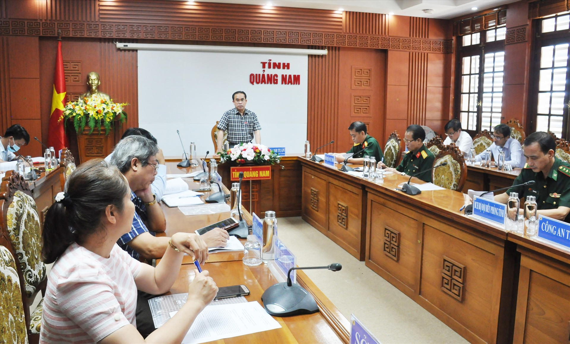 Phó chủ tịch UBND tỉnh Trần Anh Tuấn chủ trì cuộc họp Ban Chỉ đạo 515 chiều 15.8. Ảnh: N.Đ