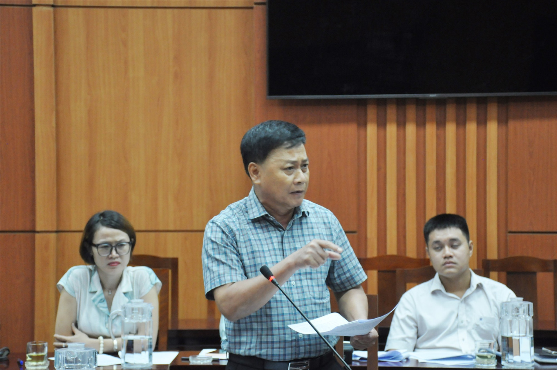 Ông Nguyễn Quang Thử - Giám đốc Sở Kế hoạch và đầu tư báo cáo phân tích về Chỉ số năng lực cạnh tranh cấp tỉnh. Ảnh: N.Đ