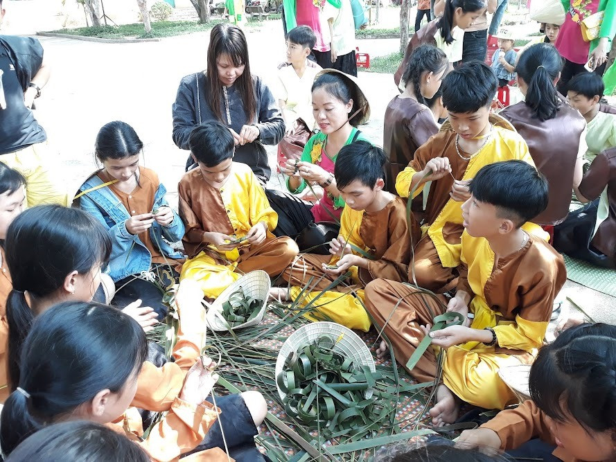 Trong chương trình giáo dục địa phương của tỉnh Quảng Nam, học sính sẽ được tìm hiểu và trải trò chơi dân gian. Ảnh: C.N