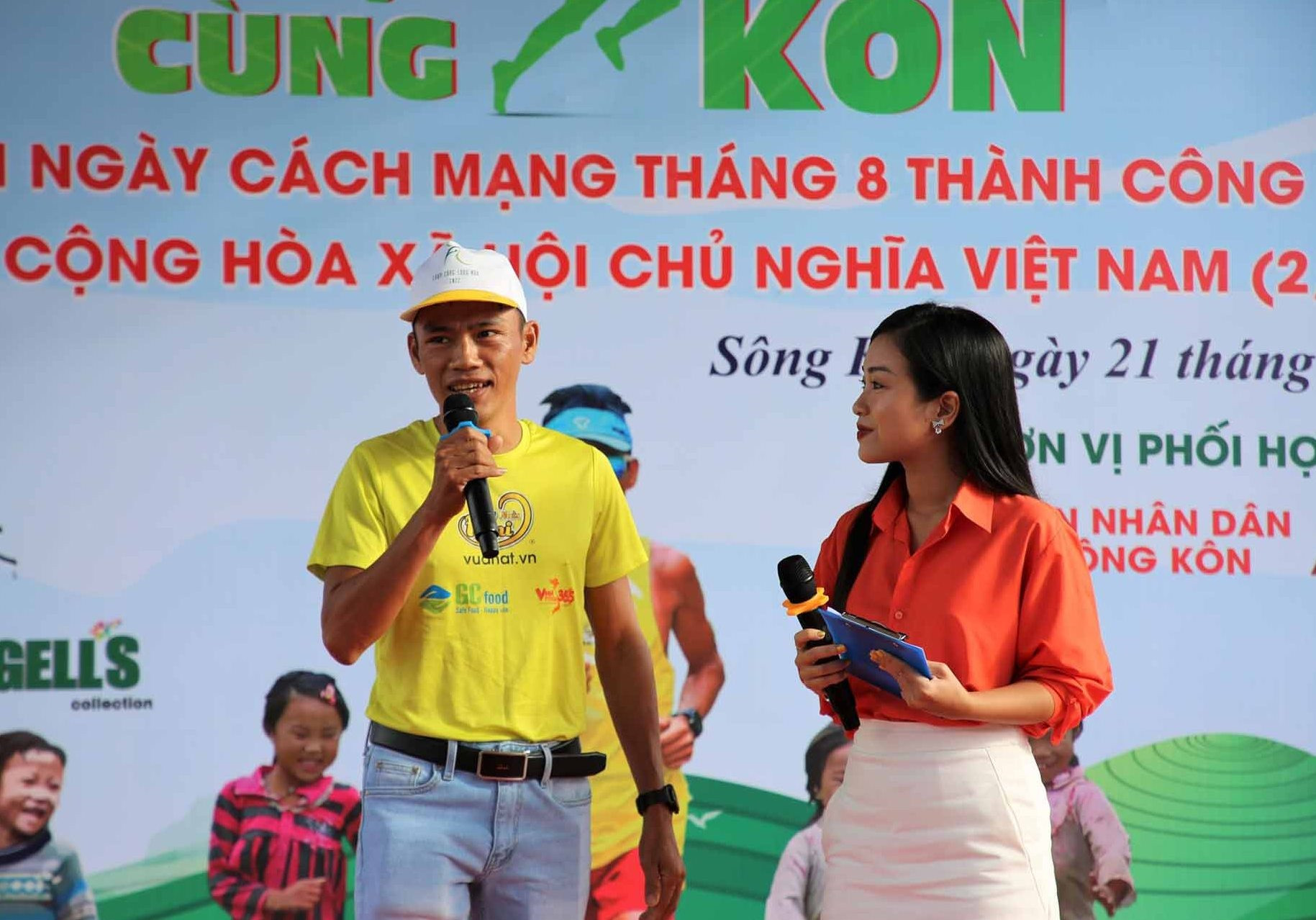 Vận động viên marathon Nguyễn Văn Long, người được mệnh danh “không phổi” tham gia làm đại sức giải “Chạy bộ cùng Sông Kôn“. Ảnh: A.N
