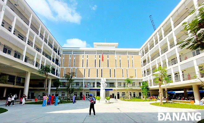 Trường THCS Trưng Vương (quận Hải Châu) đang chuẩn bị các điều kiện cơ sở vật chất để đón học sinh trong năm học mới 2022-2023. Ảnh: NGỌC HÀ