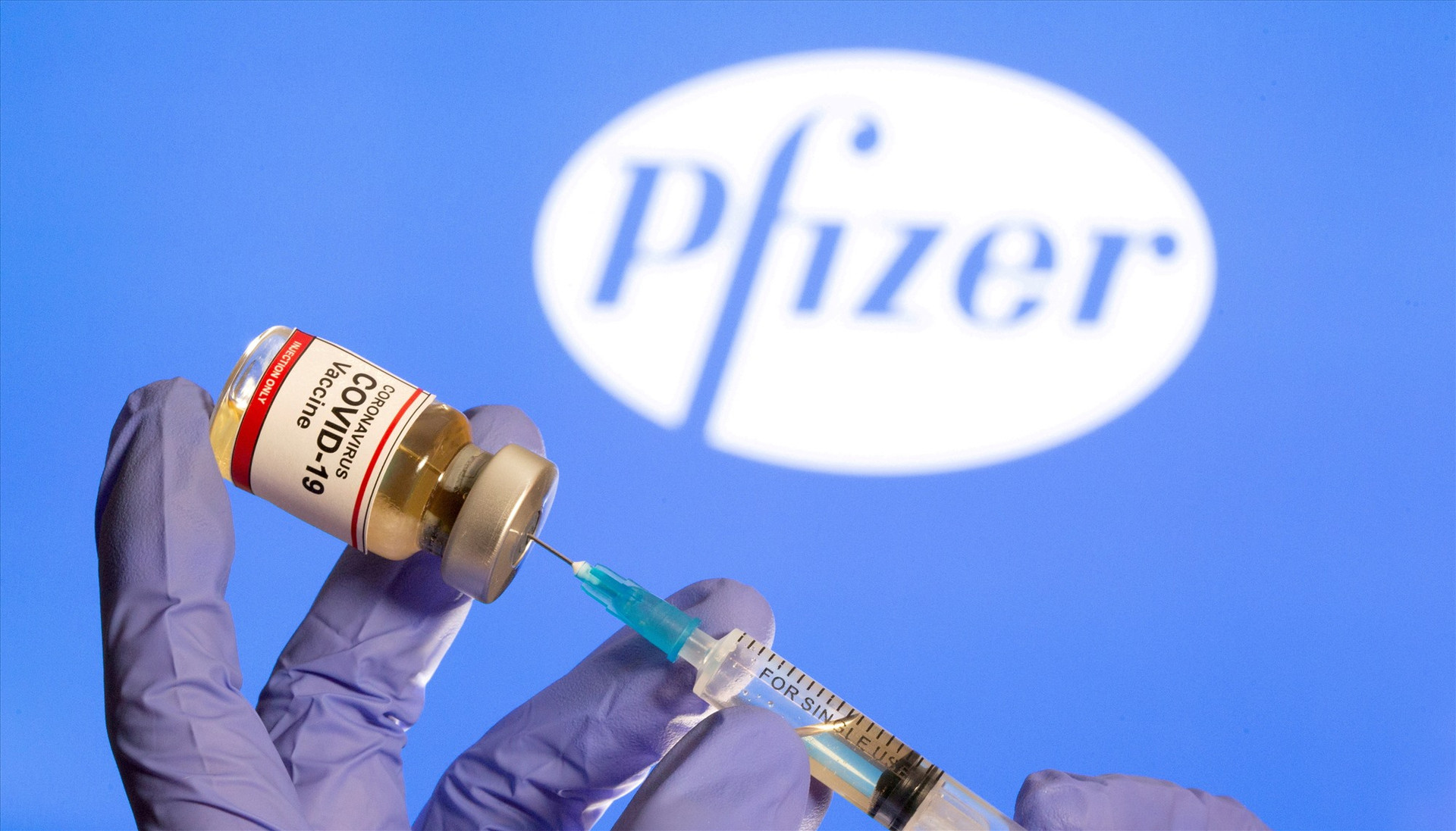 Vắc xin Covid-19 của Pfizer. Ảnh: Reuters