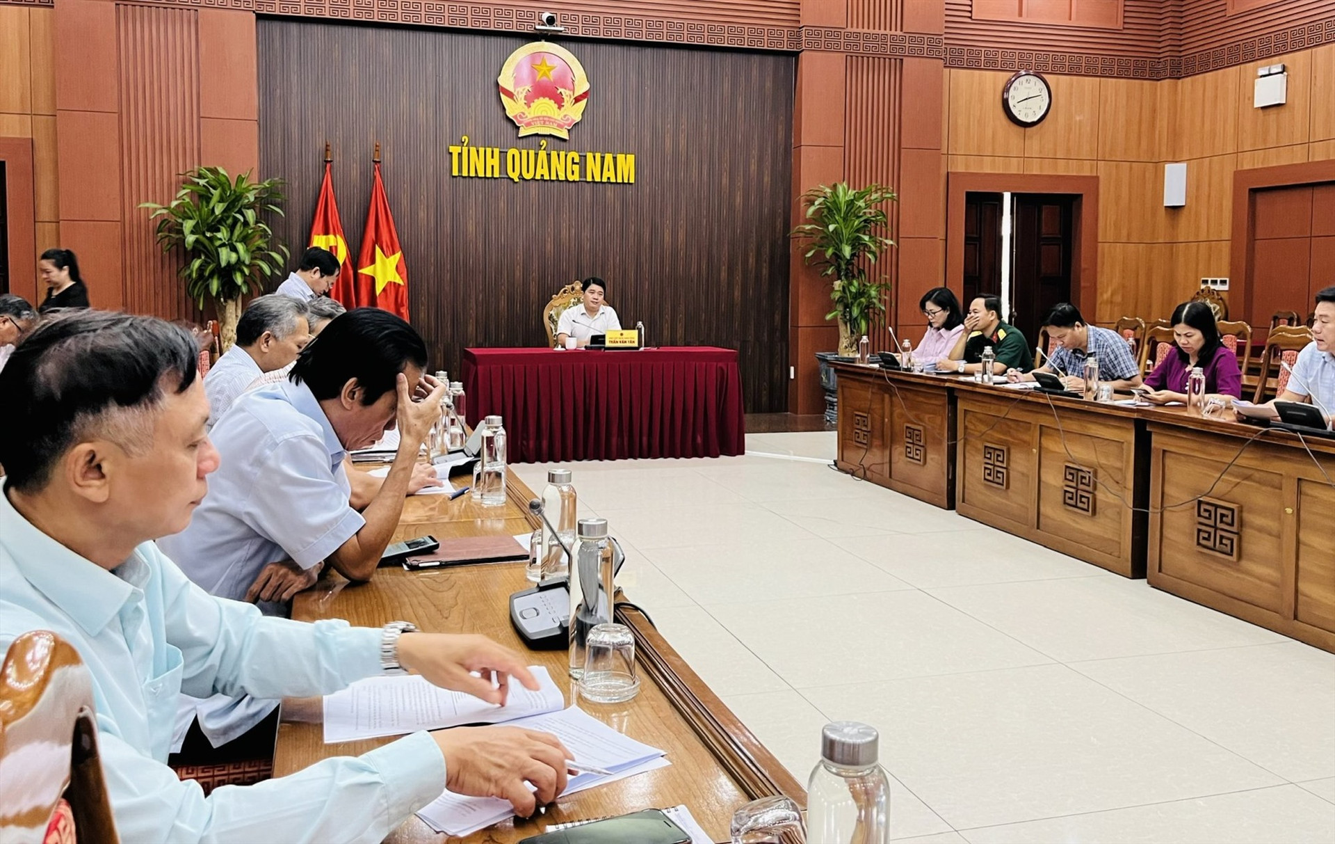 Phó Chủ tịch UBND tỉnh Trần Văn Tân chủ trì cuộc làm việc trực tuyến vào sáng 24.8