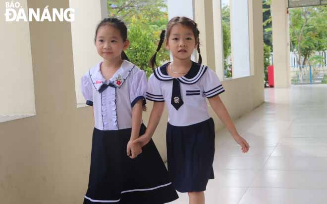 Háo hức khi quen được bạn mới. Ảnh: NGỌC HÀ