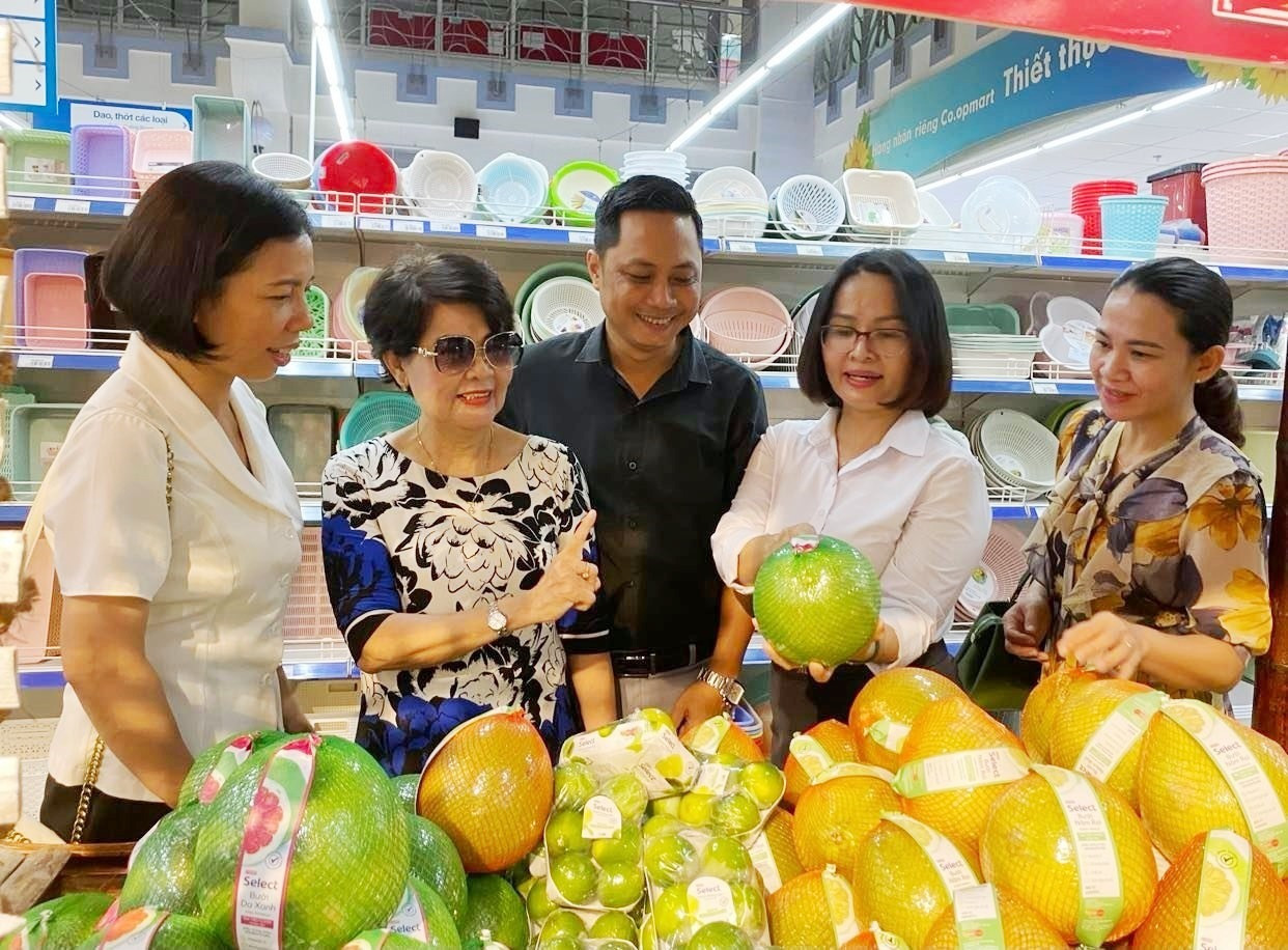 Từ ngày 25.8 - 14.9 khách hàng mua hàng Việt tại hệ thống siêu thị Co.opmart sẽ được hưởng nhiều ưu đãi hấp dẫn. Ảnh: K.L