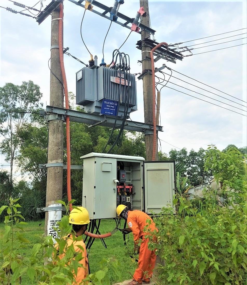 PC Quảng Nam đã đầu tư 8 trạm biến áp vận hành ổn định, đảm bảo cấp điện cho khu vực kinh doanh điện của HTX Đại Hiệp. Ảnh: ĐLĐL