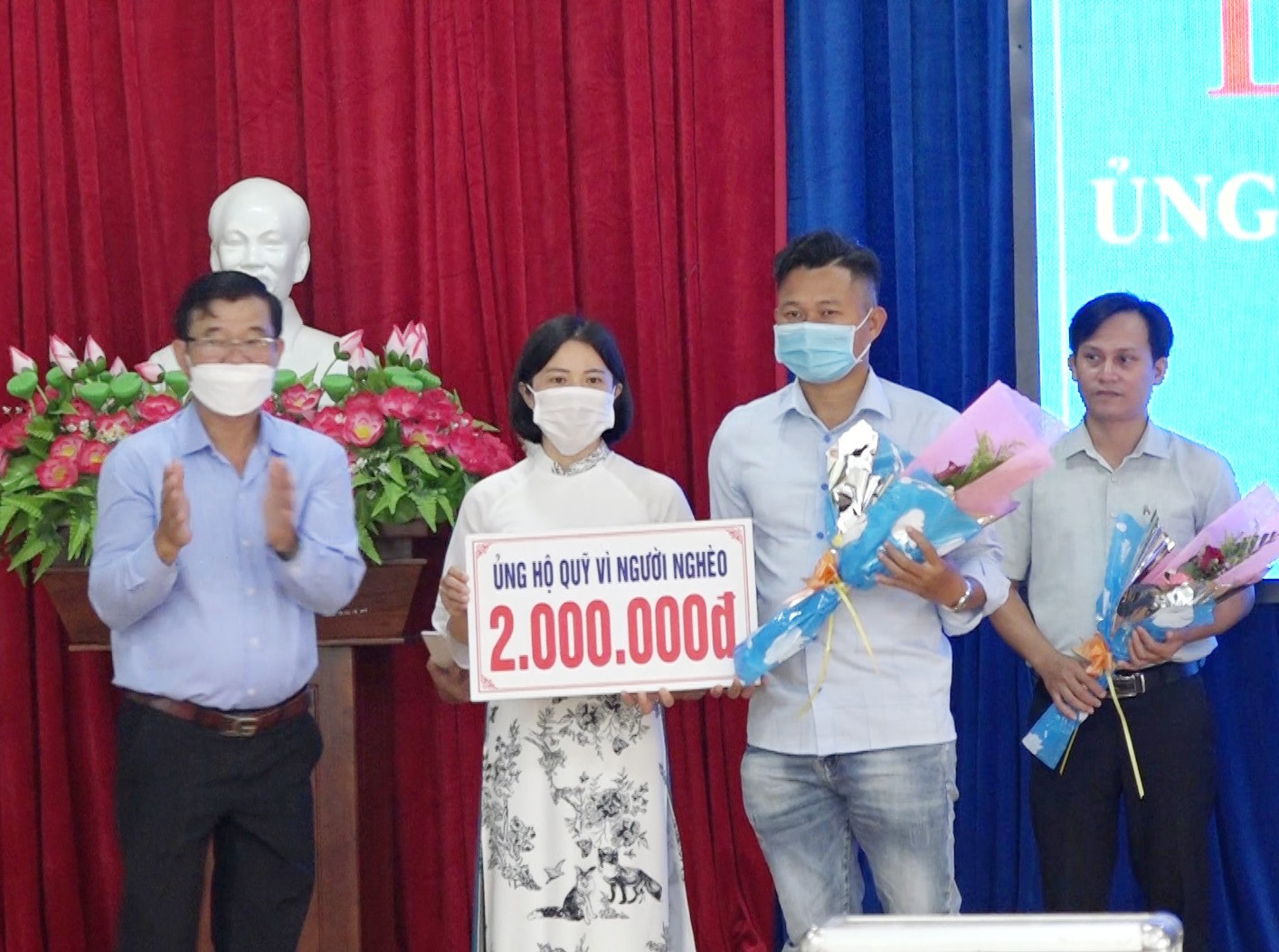 Cuộc vận động ủng hộ Quỹ Vì người nghèo được Mặt trận từ huyện đến cơ sở trên địa bàn huyện Thăng Bình thực hiện có hiệu quả. Ảnh: M.T