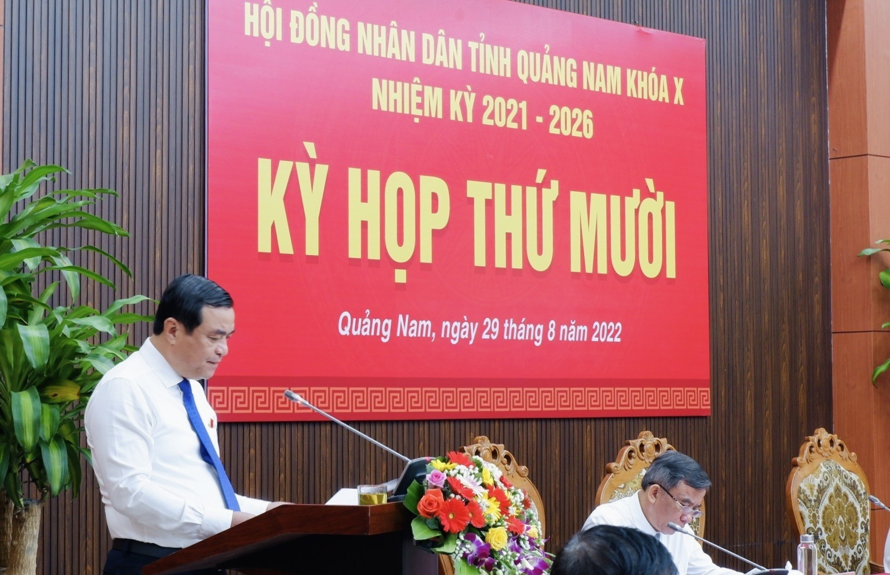 Chủ tịch HĐND tỉnh Phan Việt Cường phát biểu khai mạc kỳ họp. Ảnh: X.H