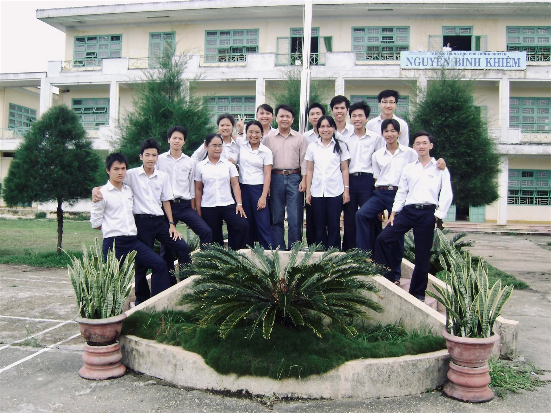 Những khóa đầu của Trường THPT Chuyên Nguyễn Bỉnh Khiêm tại ngôi trường cũ. Ảnh: T.L