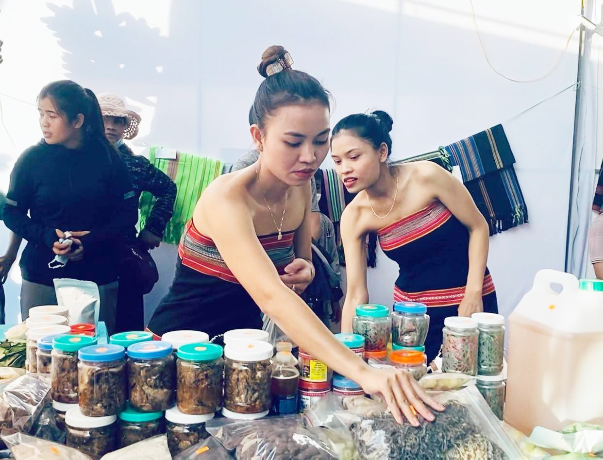 Hội chợ được kỳ vọng là cơ hội để nông sản huyện Nam Giang tìm được đầu ra bền vững.