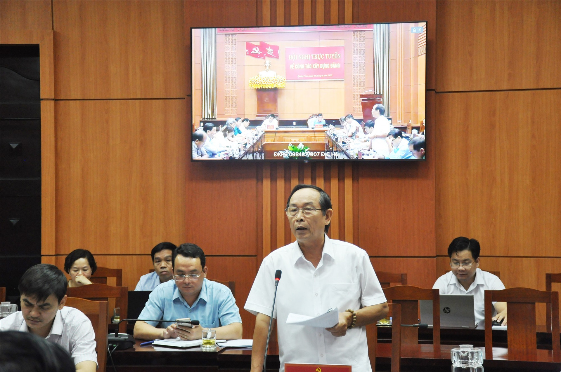 Ông Nguyễn Quang Khánh - Phó Chủ nhiệm Thường trực Ủy ban Kiểm tra Tỉnh ủy giải đáp các kiến nghị của cấp ủy huyện nêu ra. Ảnh: N.Đ