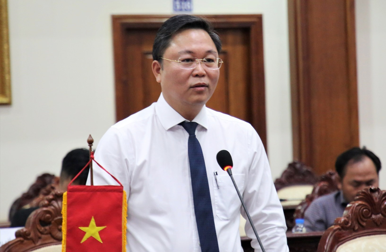 Chủ tịch UBND tỉnh Lê Trí Thanh phát biểu tại buổi gặp. Ảnh: A.N