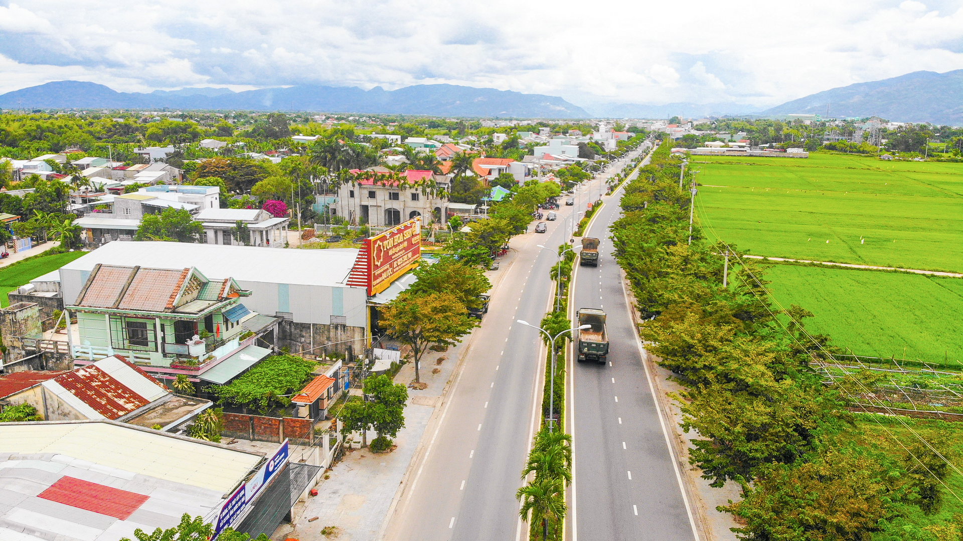 Hạ tầng giao thông kết nối giữa Ái Nghĩa với thị xã Điện Bàn rất thuận lợi. Ảnh: ECO