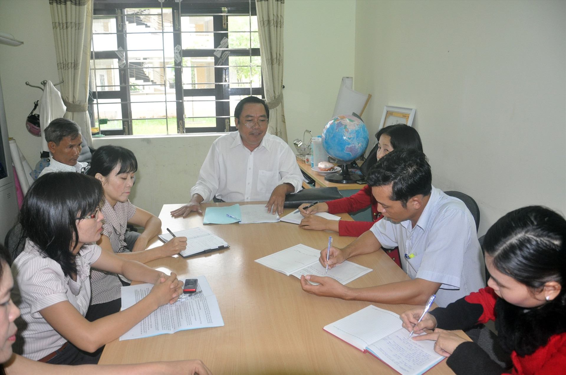 Trường THPT chuyên Nguyễn Bỉnh Khiêm sở hữu 50% đội ngũ có trình độ chuyên môn thạc sĩ, tiến sĩ và đạt nhiều thành tích trong dạy học. Ảnh: X.P