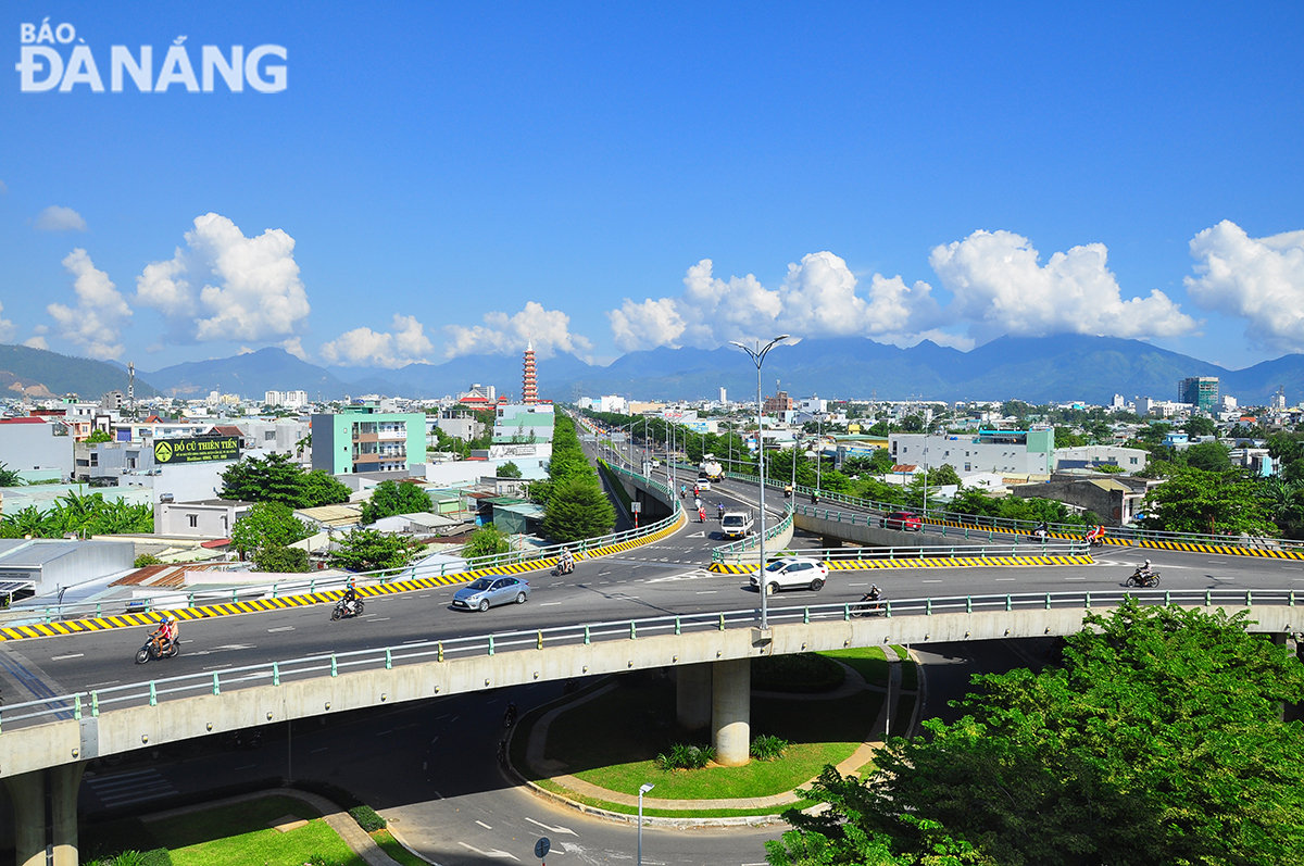 Đường phố thông thoáng trong ngày đầu nghỉ lễ. Ảnh: THÀNH LÂN