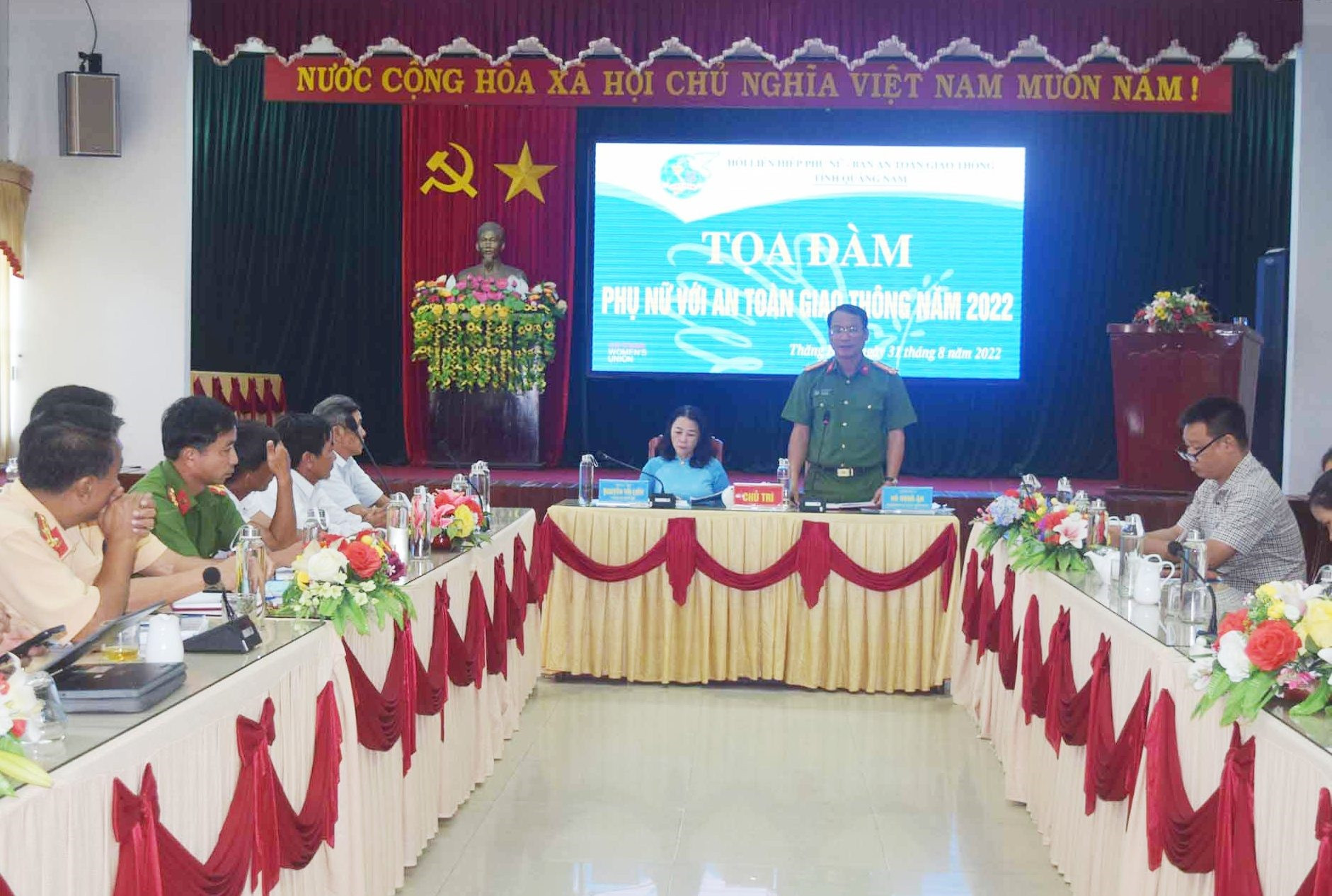 Hội LHPN tỉnh và Ban An toàn giao thông tỉnh Quảng Nam chủ trì tọa đàm