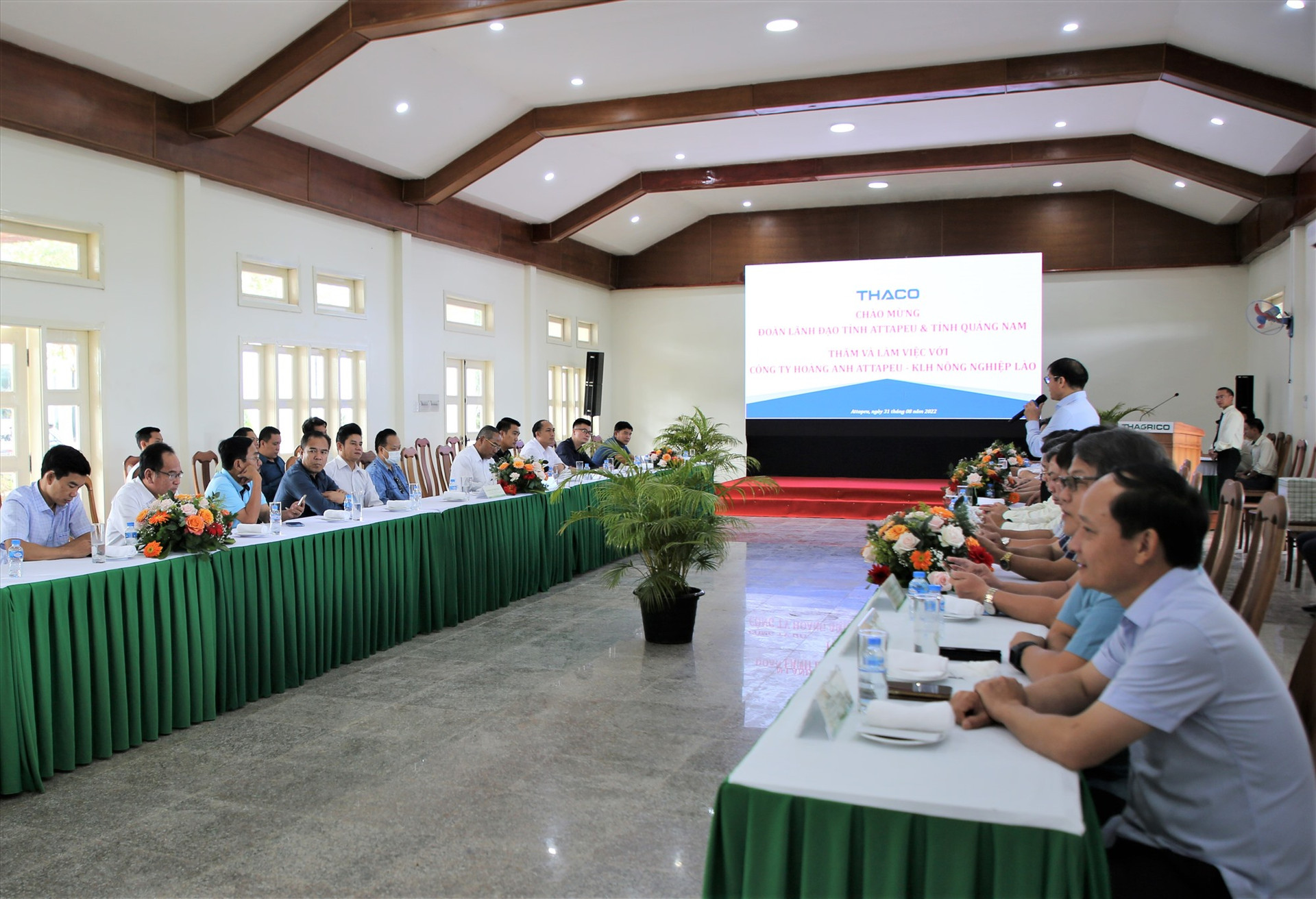 Đoàn cấp cao của tỉnh Quảng Nam và Attapeu (Lào) thăm, làm việc với Công ty Nông nghiệp Thaco tại Attapeu. Ảnh: A.N