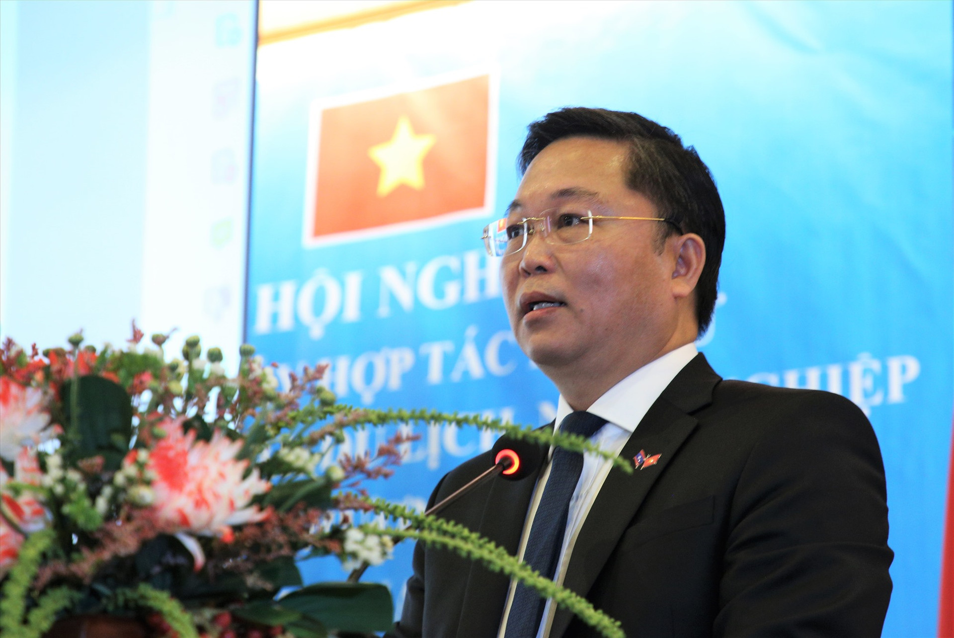 Chủ tịch UBND tỉnh Lê Trí Thanh phát biểu tại hội nghị, đánh giá cơ hội kết nối giữa các địa phương trong hợp tác đầu tư kinh tế. Ảnh: A.N