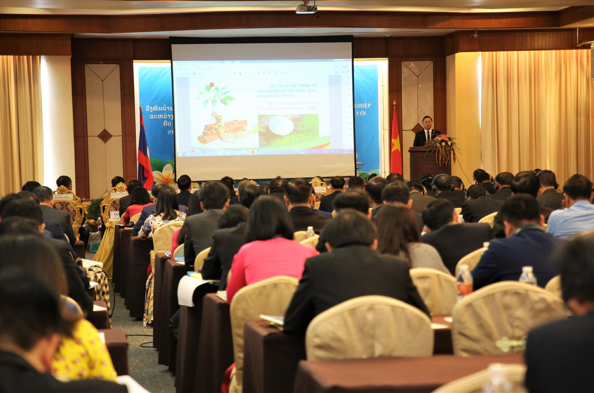 Hội nghị thu hút đông đảo lãnh đạo các địa phương Nam Lào và 9 tỉnh của Việt Nam tham dự. Ảnh: A.N