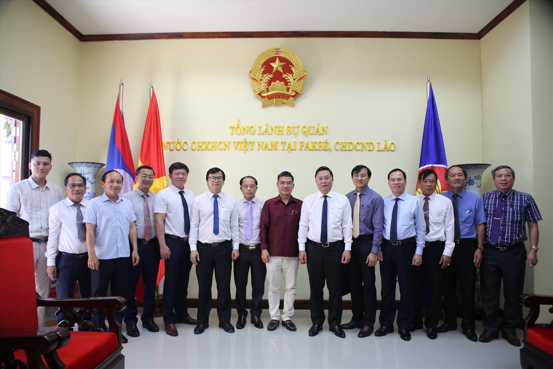 Quang Nam delegation and Consulate General of Vietnam in Pakse