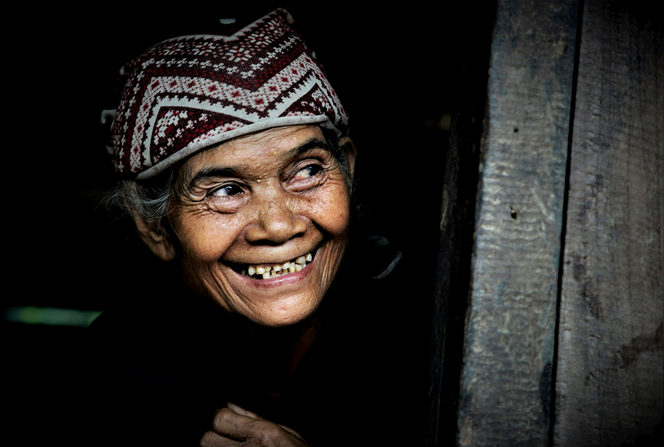 Nụ cười của phụ nữ làng Pêtapot