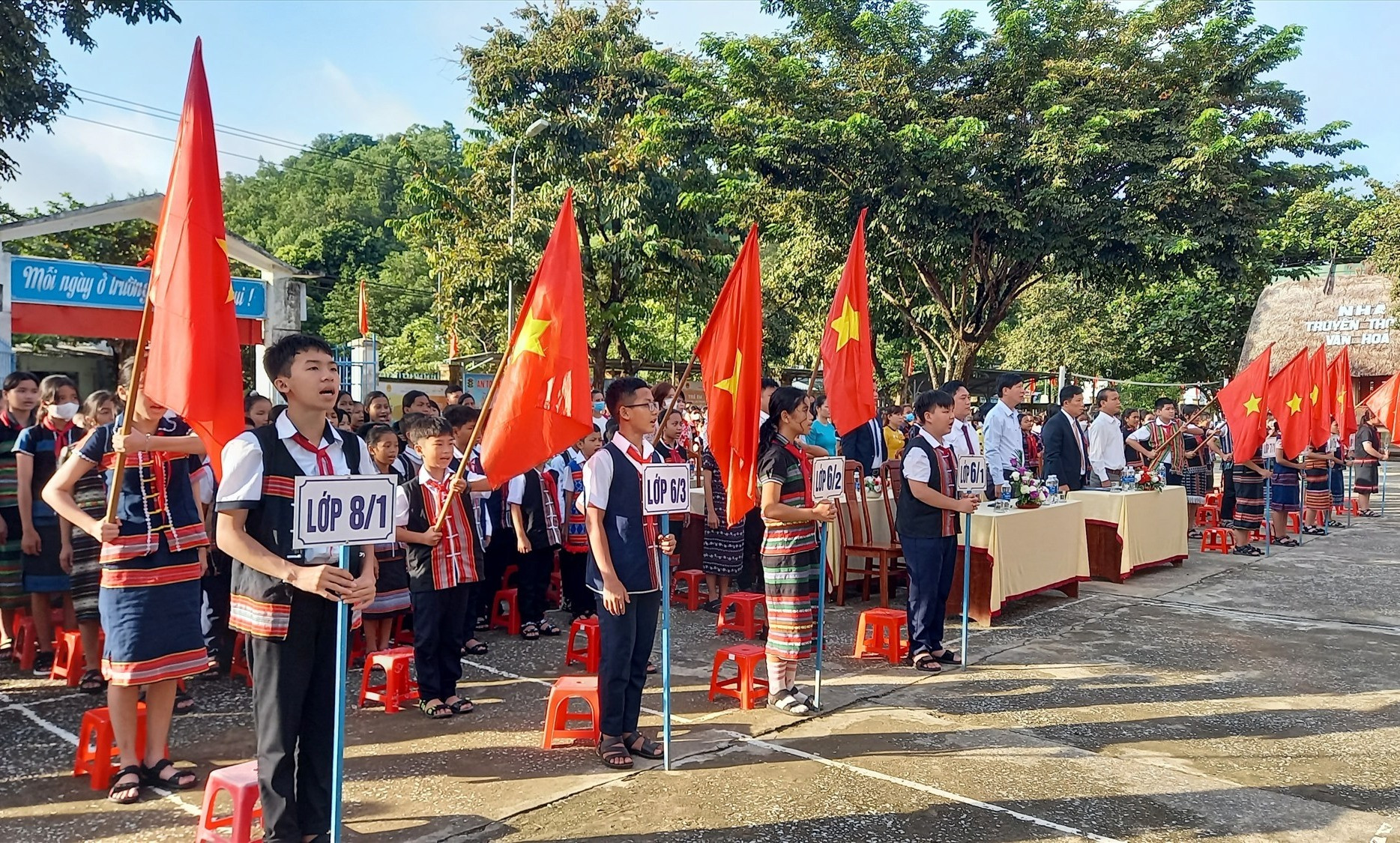 Học sinh vùng cao huyện Nam Giang dự khai giảng năm học mới
