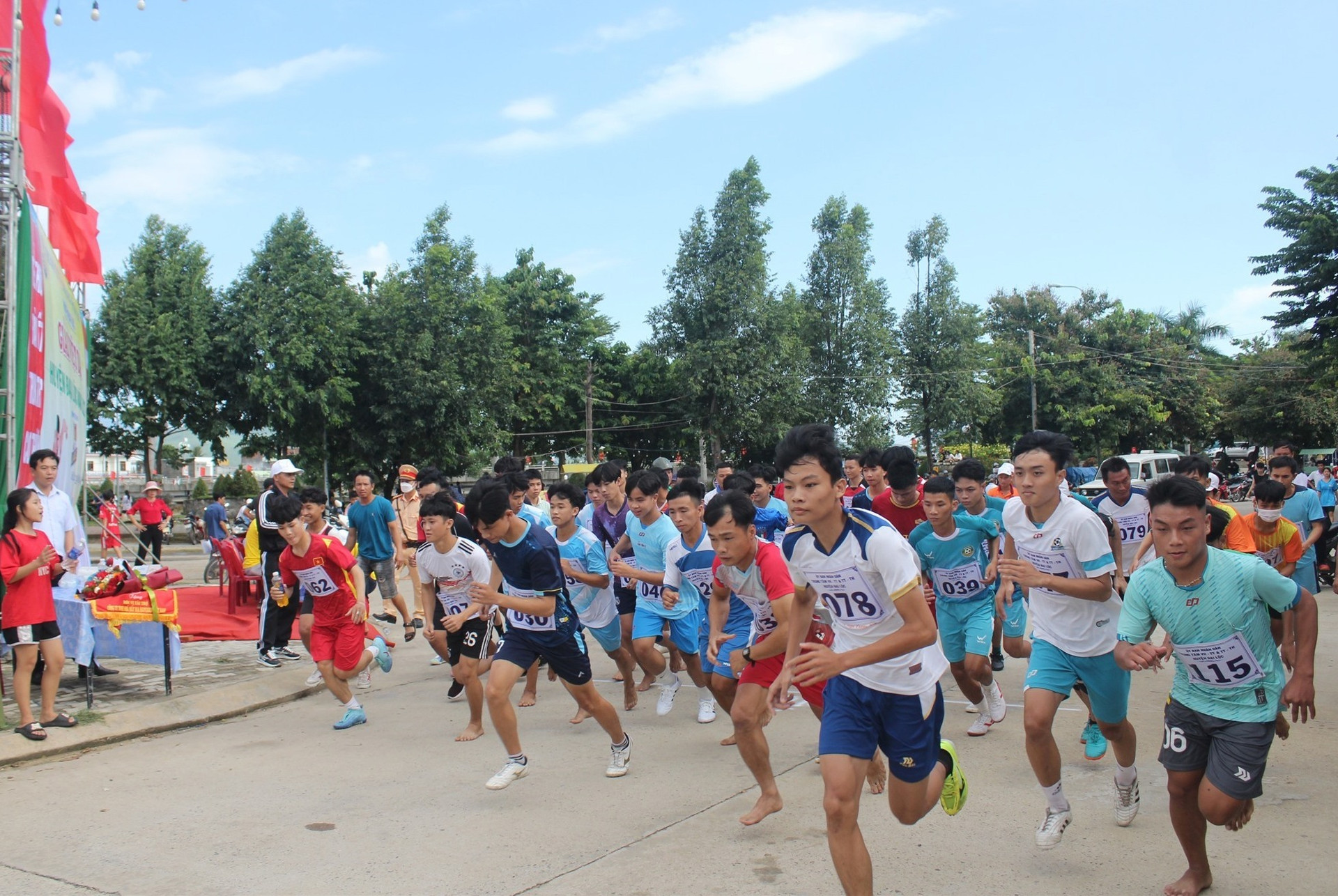 Các vận động viên tham gia Giải Việt dã năm 2022. Ảnh: N.D