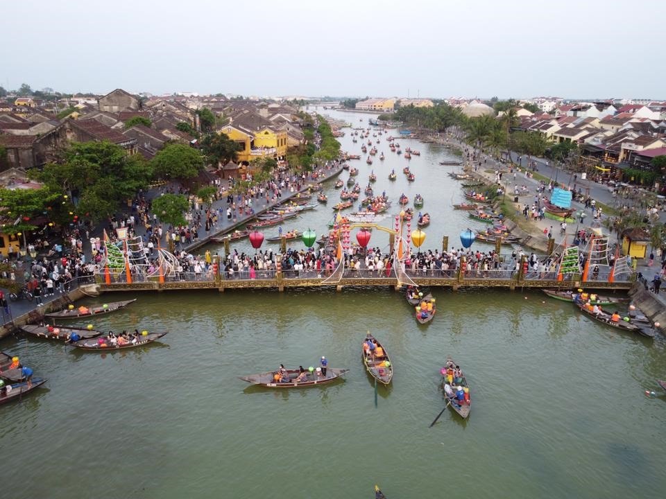 Hoi An is crowded with visitors on national holidays. Photo: kinhtedothi