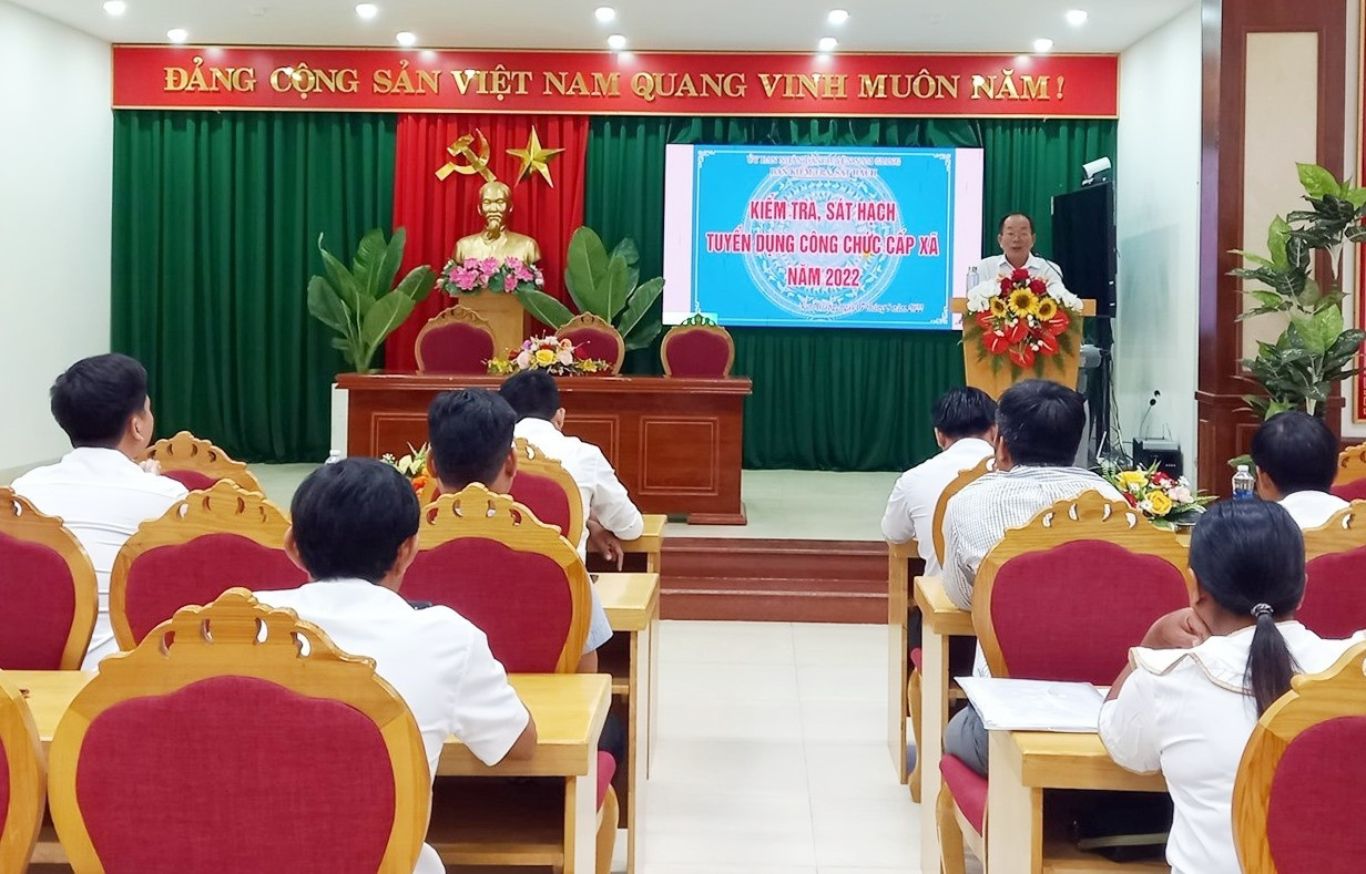 Nam Giang khai mạc kỳ thi kiểm tra, sát hạch tuyển dụng công chức cấp xã năm 2022