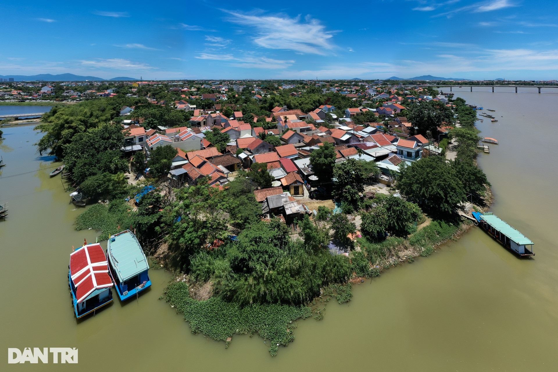 Thanh Ha pottery village is located on the Thu Bon river, about 3km west of Hoi An centre. Its pottery has recently been recognised as a national intangible heritage. The village is always a popular destination in Hoi An.