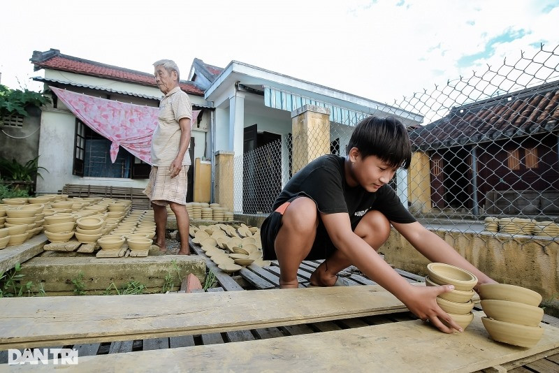 The ceremony of Thanh Ha pottery ancestors (the 10th day of the 7th lunar month) has become a special community cultural activity.