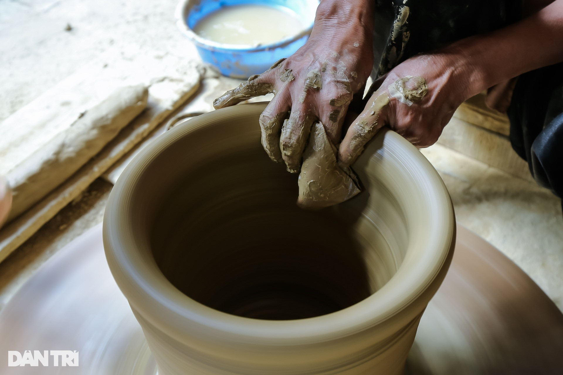 Thanh Ha pottery is made of clay taken from the Thu Bon river, having high aesthetic values, and showing the artisans’ feelings and affections.