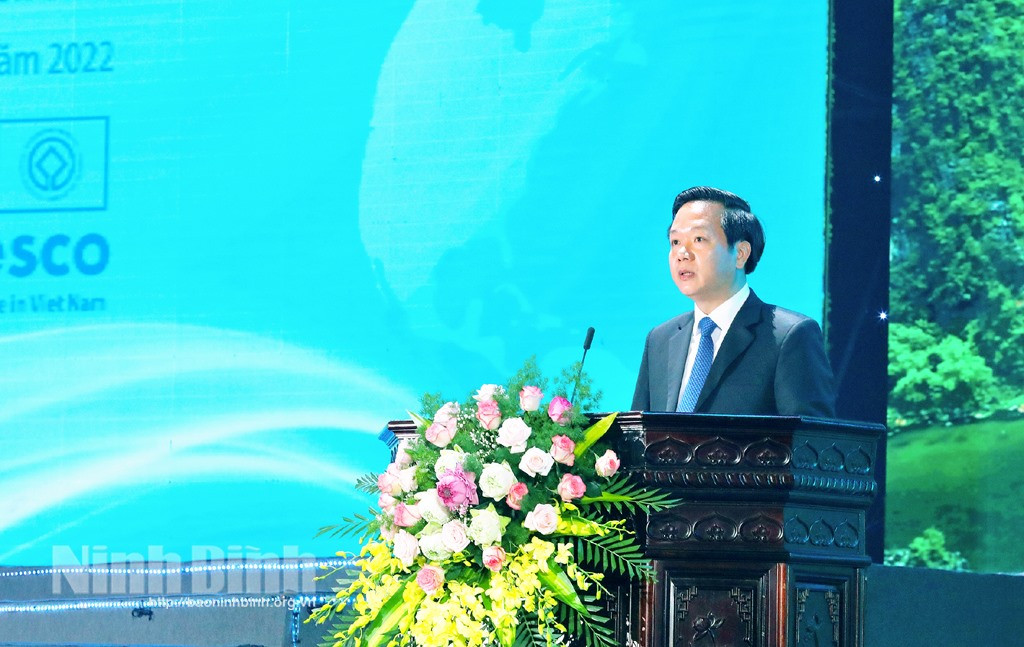 Đồng chí Phạm Quang Ngọc - Phó Bí thư Tỉnh ủy, Chủ tịch UBND tỉnh Ninh Bình phát biểu tại Lễ kỷ niệm.