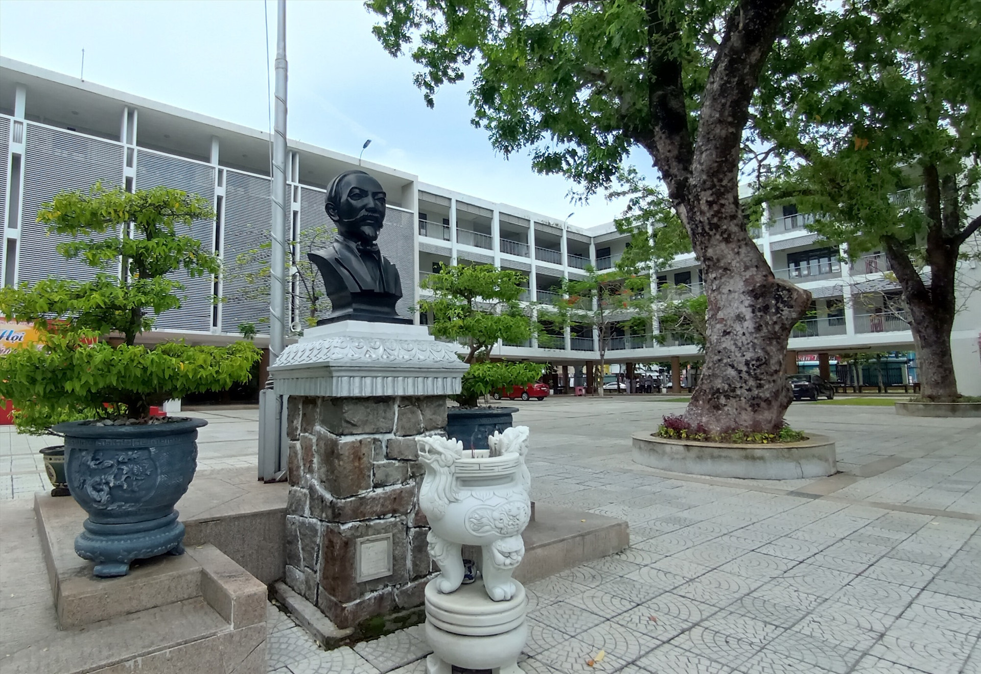 Trường THPT Phan Châu Trinh (TP.Đà Nẵng) ra đời vào năm 1952 vẫn nguyên tên gọi từ đó đến nay. Ảnh: X.S