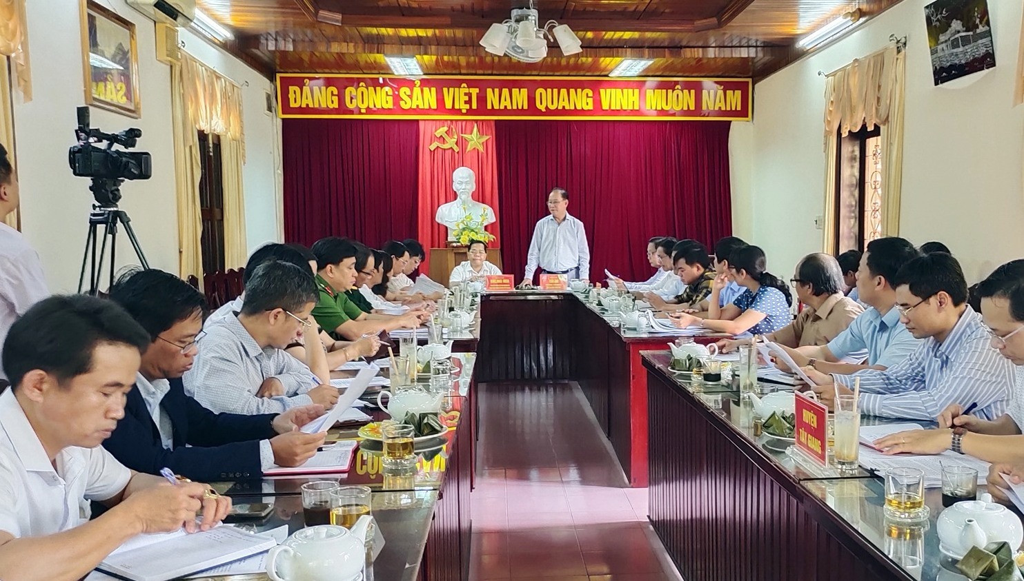 Ban Thường vụ Thành ủy Hội An và Ban Thường vụ Huyện ủy Tây Giang có buổi làm việc bàn kế hoạch ký kết kết nghĩa giữa 2 địa phương.