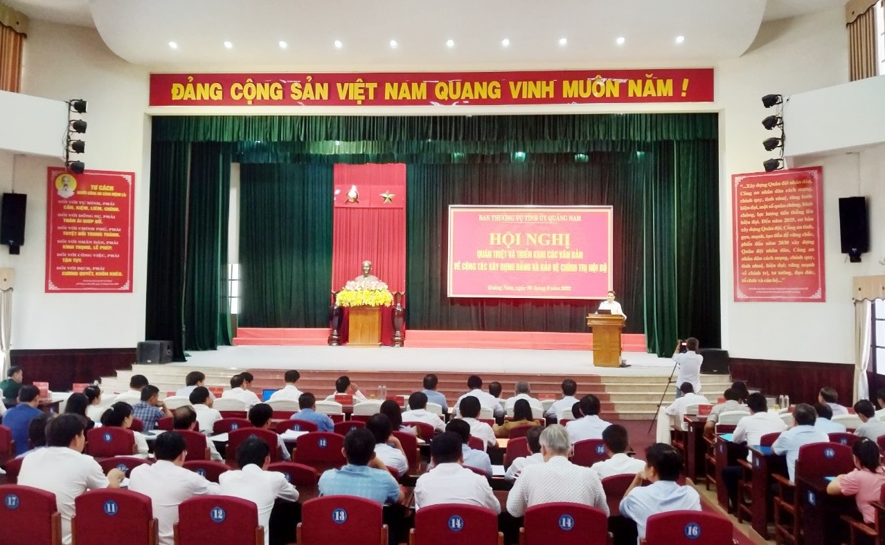 Quang cảnh hội nghị quán triệt các văn bản về xây dựng Đảng và bảo vệ chính trị nội bộ sáng nay 9.9. Ảnh: N.Đ