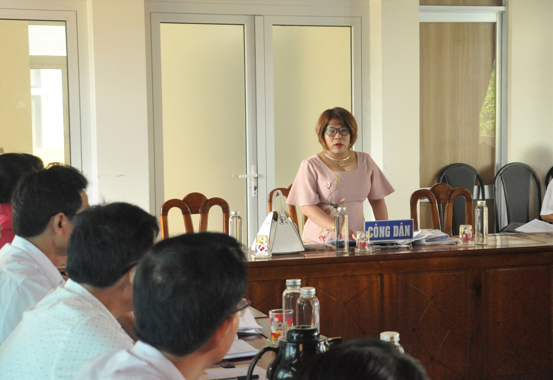 Bà Nguyễn Thị Quế Bình Minh trình bày tại cuộc đối thoại. Ảnh: X.P
