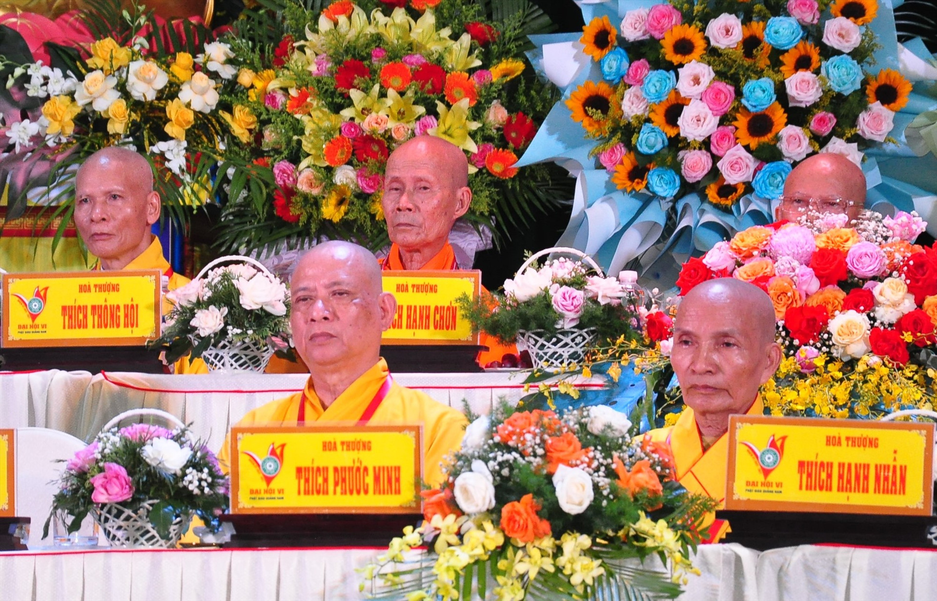 Hòa thượng Thích Phước Minh (ngồi hàng đầu bên trái) được suy cử giữ chức Trưởng Ban Trị sự GHPG Việt Nam tỉnh khóa VI thay cho Hòa thượng Thích Thiện Thành. Ảnh: V.A