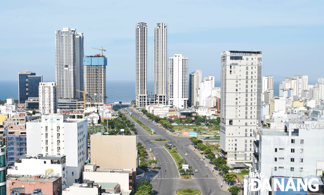 Quận Sơn Trà đang xây dựng và phát triển thành đô thị văn minh, hiện đại, trọng điểm về du lịch, dịch vụ, thương mại, tài chính và kinh tế biển của thành phố. Ảnh: HOÀNG HIỆP